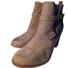Fabulous Footwear 