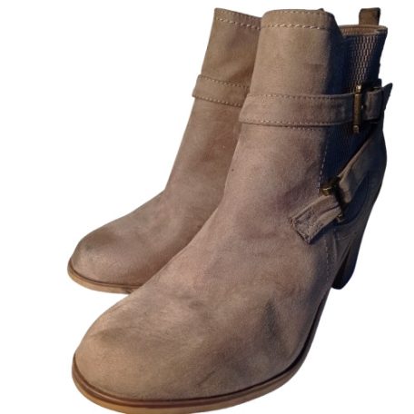Fabulous Footwear 